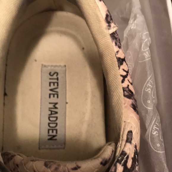 Snake print sneakers - Picture 3 of 6